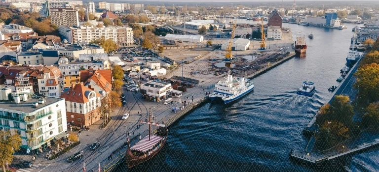 widok z lotu ptaka na port rzeczny