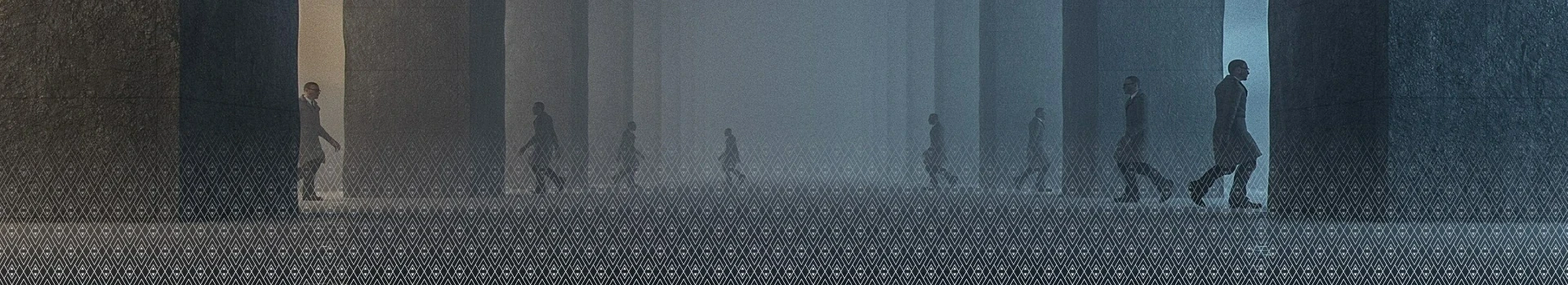 banner - mężczyzna spacerujący drogą pod latarnią